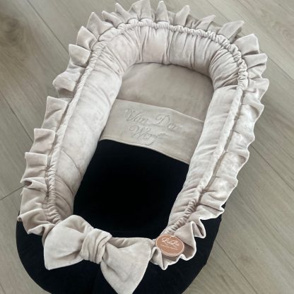 CUSTOM MADE babynestje VELVET ZWART - BEIGE met beige roezel